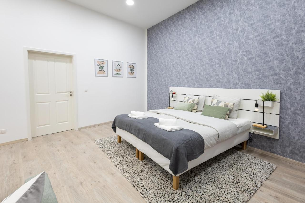 Family Deluxe A Stone Throw From The City Centre And Danube Vienna Exterior photo